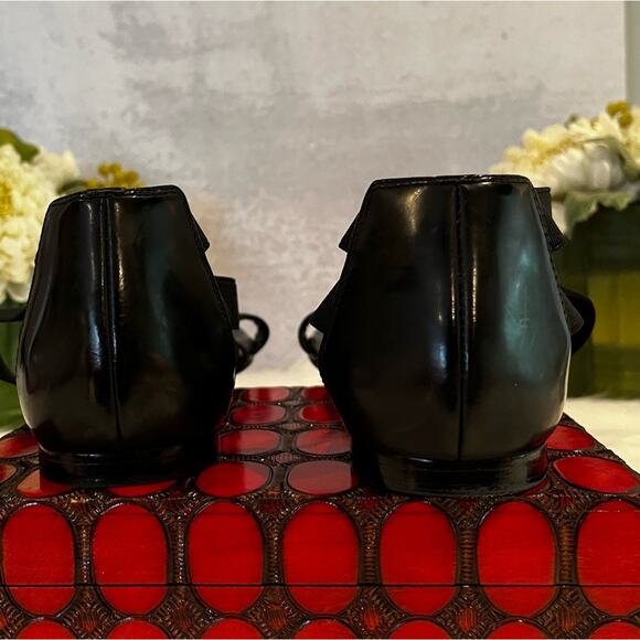 NEW Stuart Weitzman Crisscrossed Strap Ankle Flat Sandals Black Sz 5.5 NWOB - Picture 9 of 14